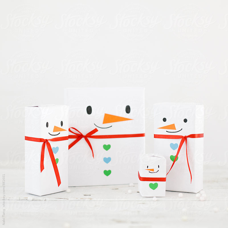 Snowman Family by Nabi Tang