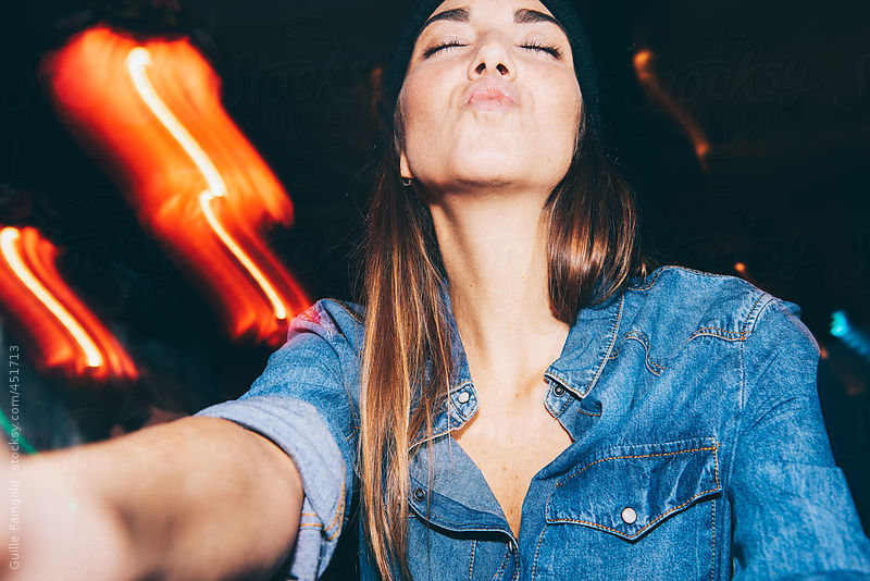 Beautiful woman doing a selfie in a pub by Guille Faingold